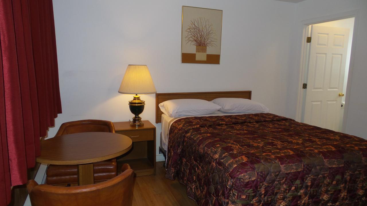 Golden Lion Motel Raymond Dış mekan fotoğraf